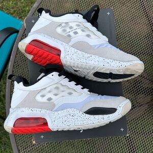 NIKE Jordan Max 200 - EUC - White Challenge Red Black GS - Size 4Y
